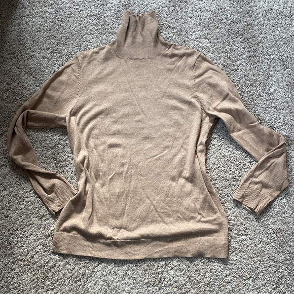 Amazon Essentials Women's Classic Lightweight Long-Sleeve Turtleneck Sweater - Picture 10 of 13